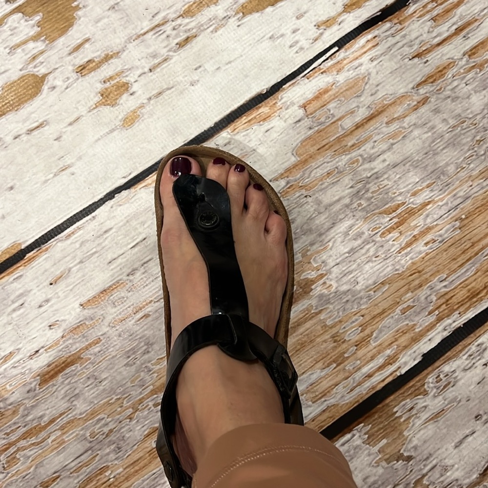 Birkenstock sandal. Size 37. I wear a 7 and they fit fine see photo. - Picture 4 of 4